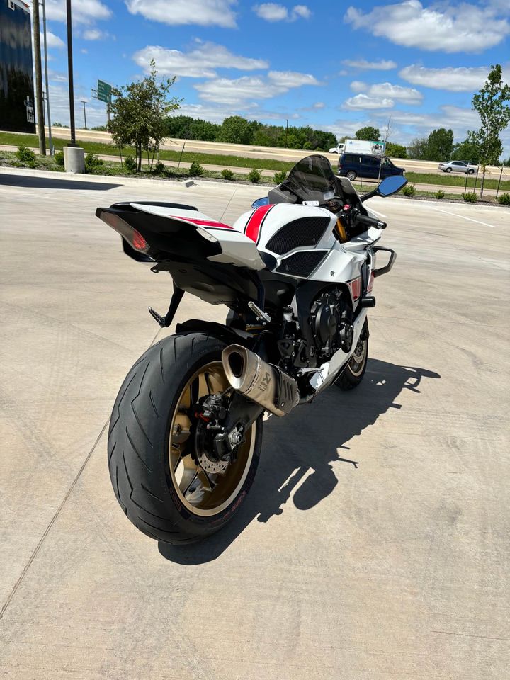 2022 Yamaha R1 – Cyclevana – List Your Motorcycle Free