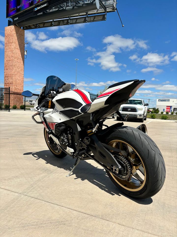 2022 Yamaha R1 – Cyclevana – List Your Motorcycle Free